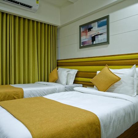 Hotel Lake Point Amhedabad Dış mekan fotoğraf