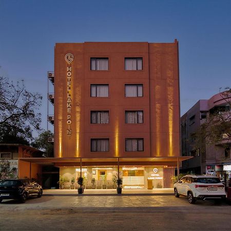 Hotel Lake Point Amhedabad Dış mekan fotoğraf