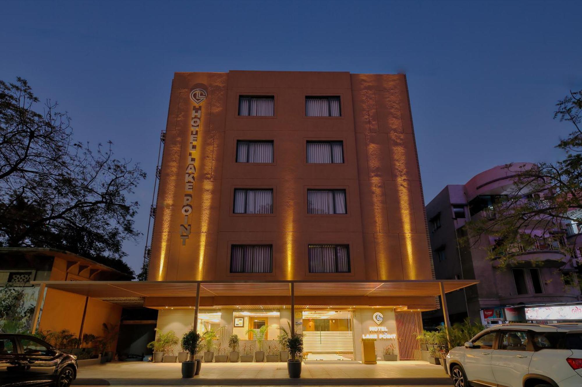 Hotel Lake Point Amhedabad Dış mekan fotoğraf