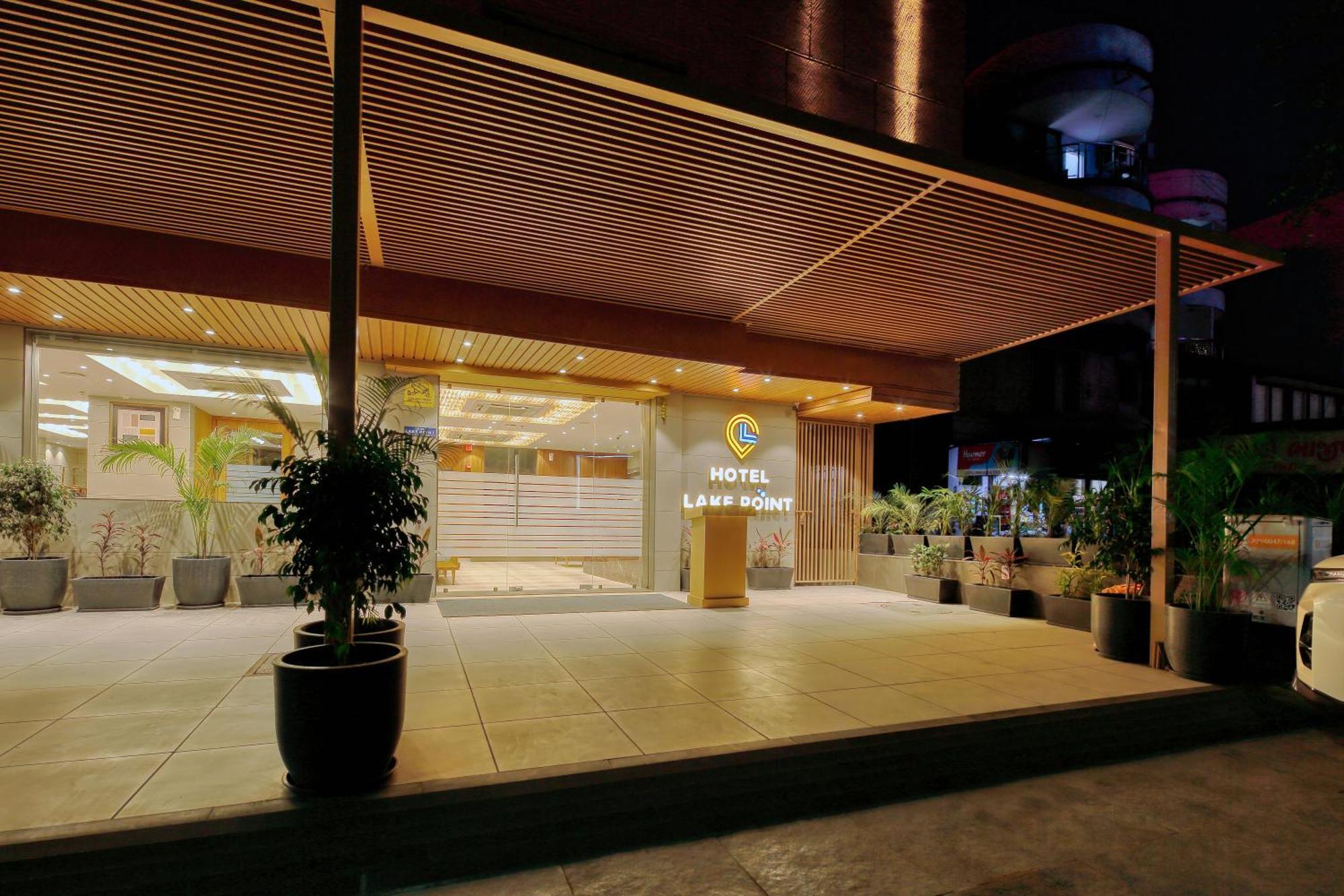 Hotel Lake Point Amhedabad Dış mekan fotoğraf