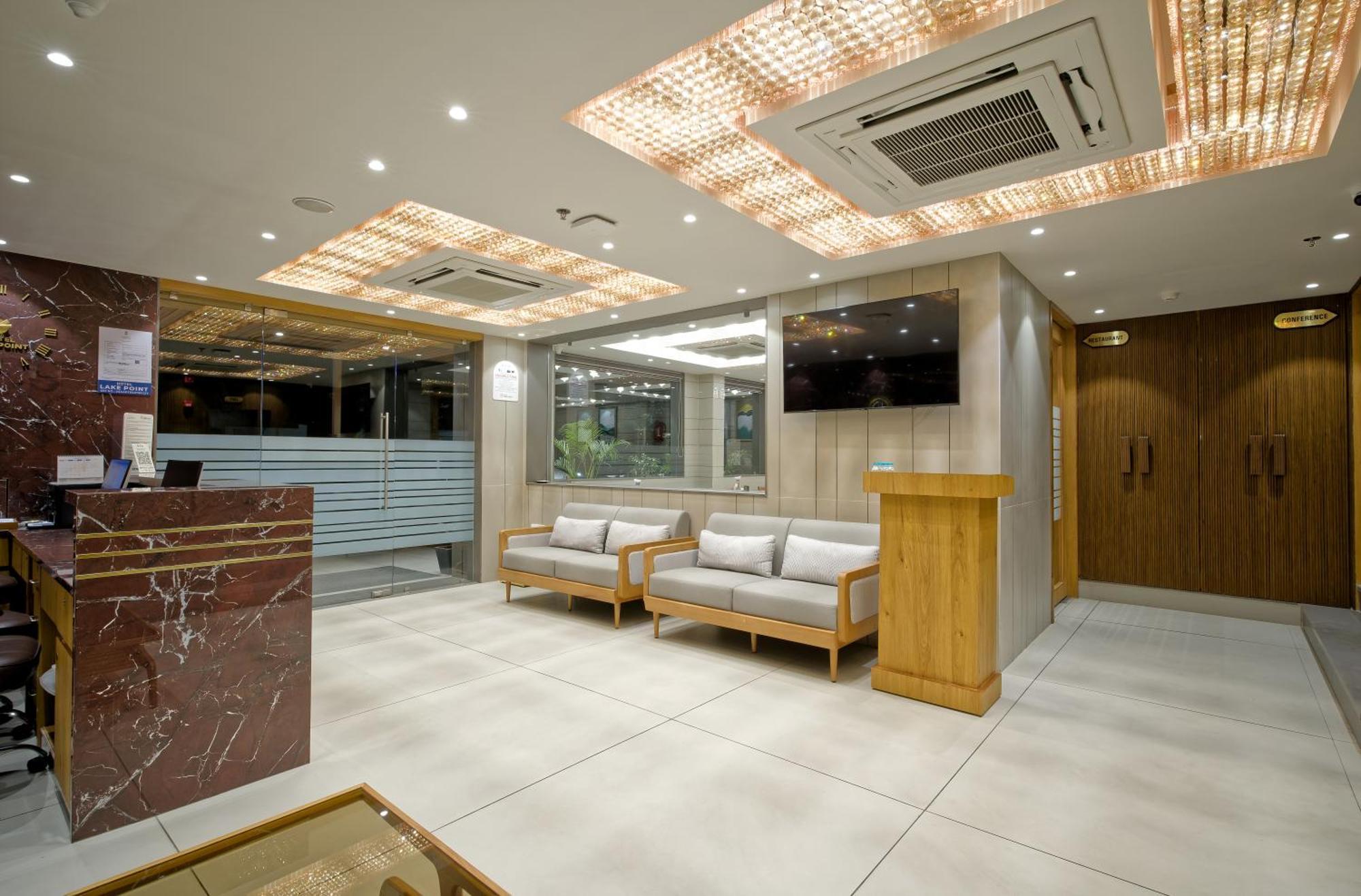 Hotel Lake Point Amhedabad Dış mekan fotoğraf