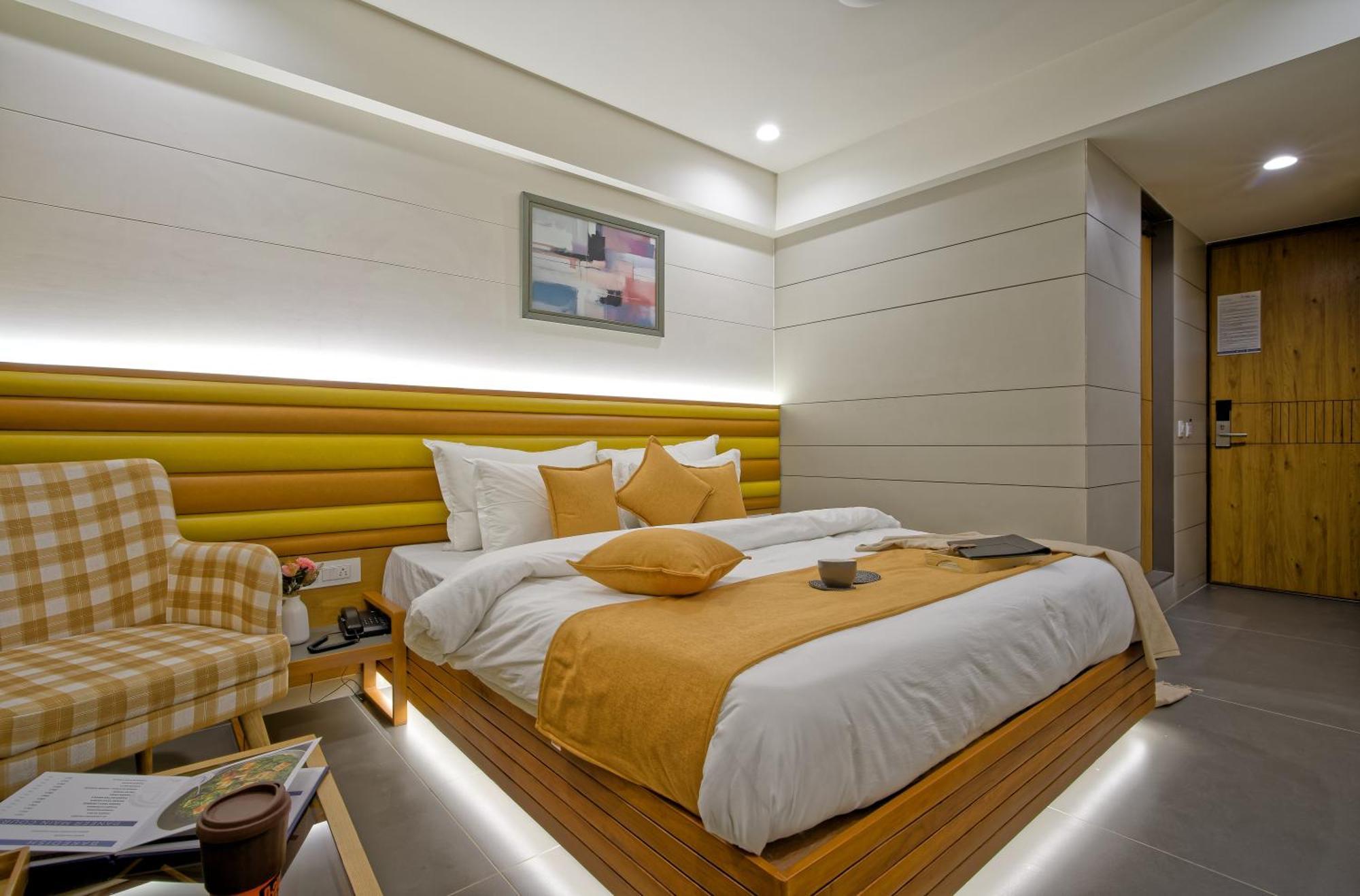 Hotel Lake Point Amhedabad Dış mekan fotoğraf