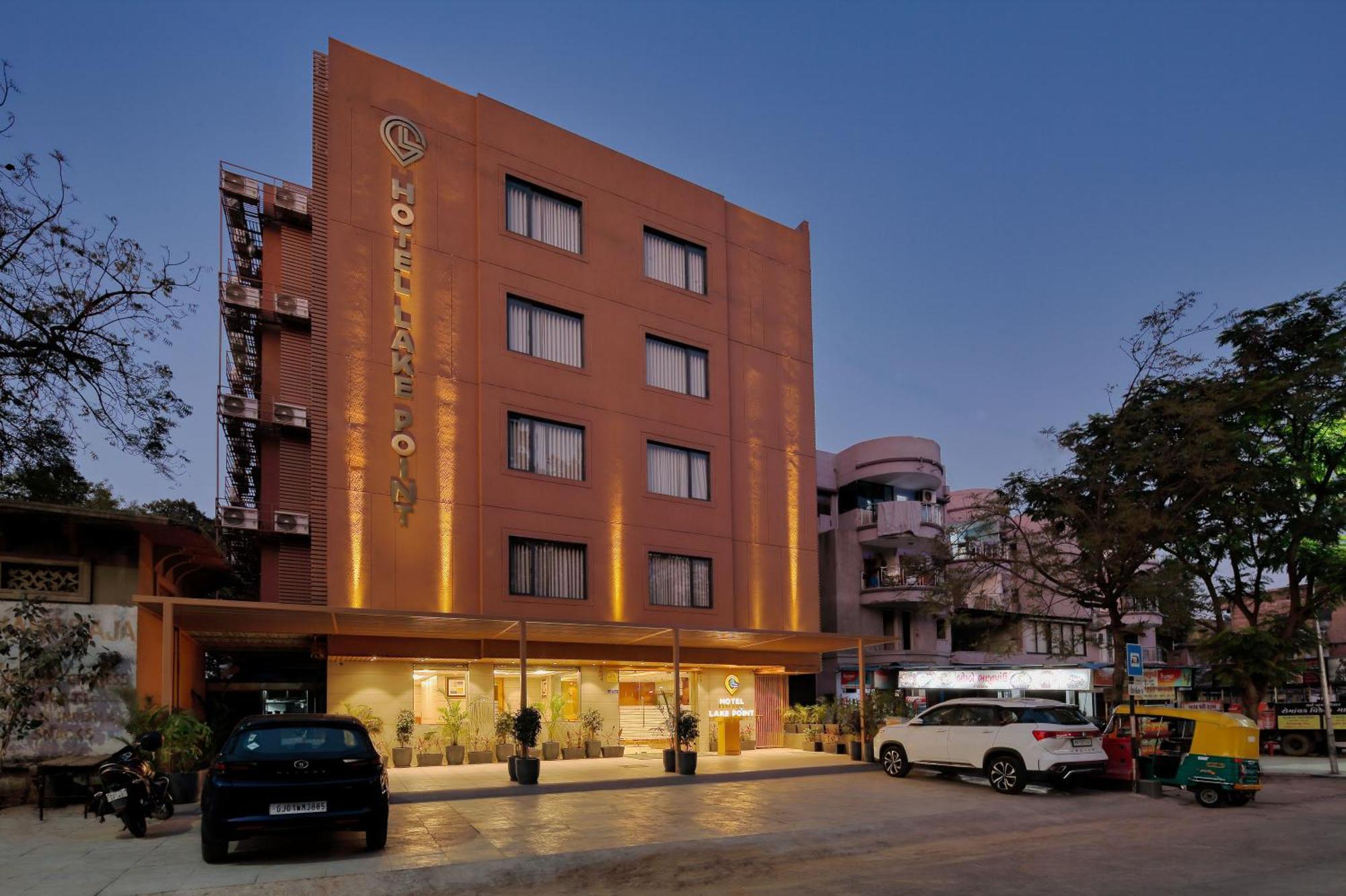 Hotel Lake Point Amhedabad Dış mekan fotoğraf