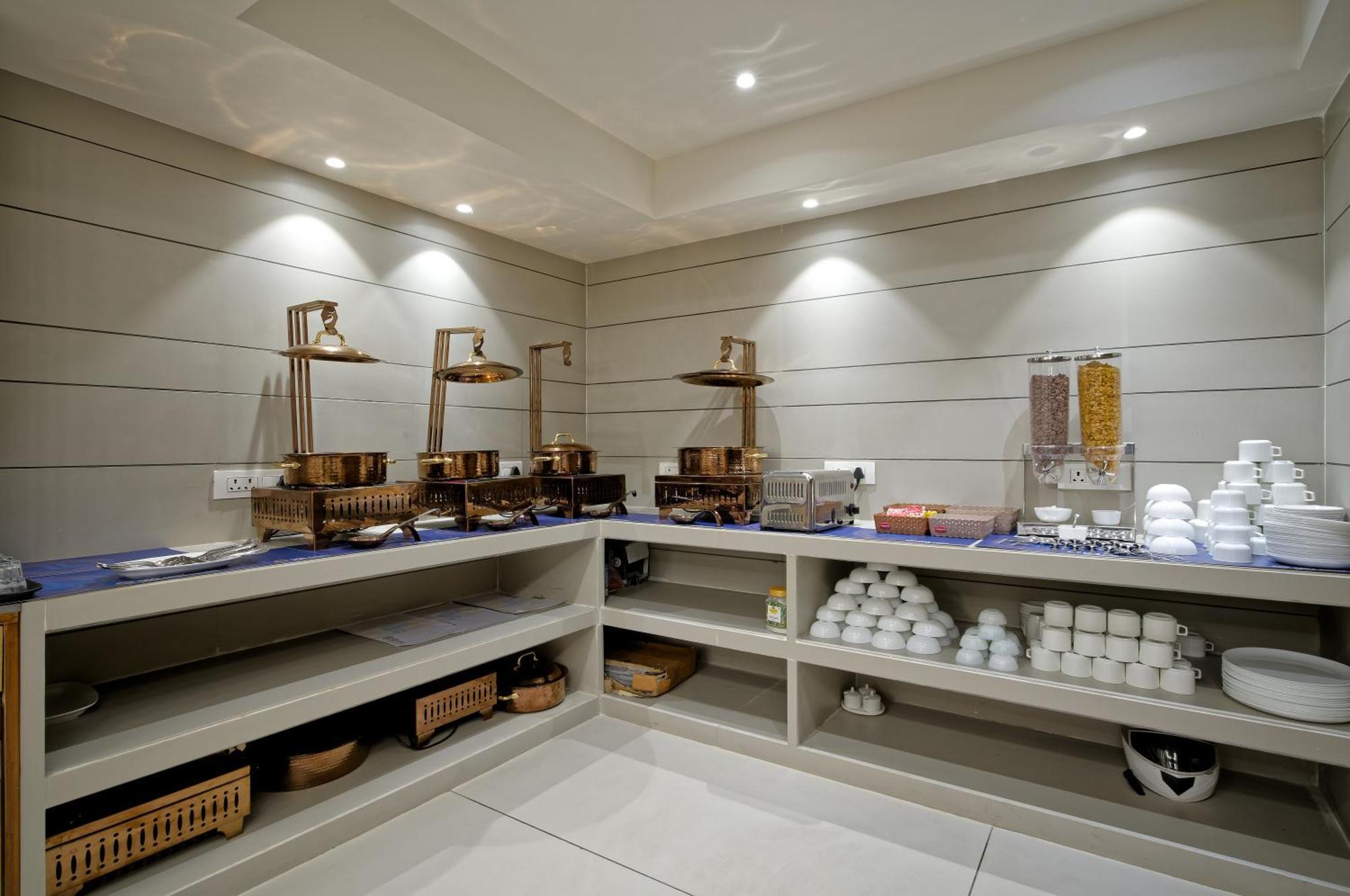 Hotel Lake Point Amhedabad Dış mekan fotoğraf