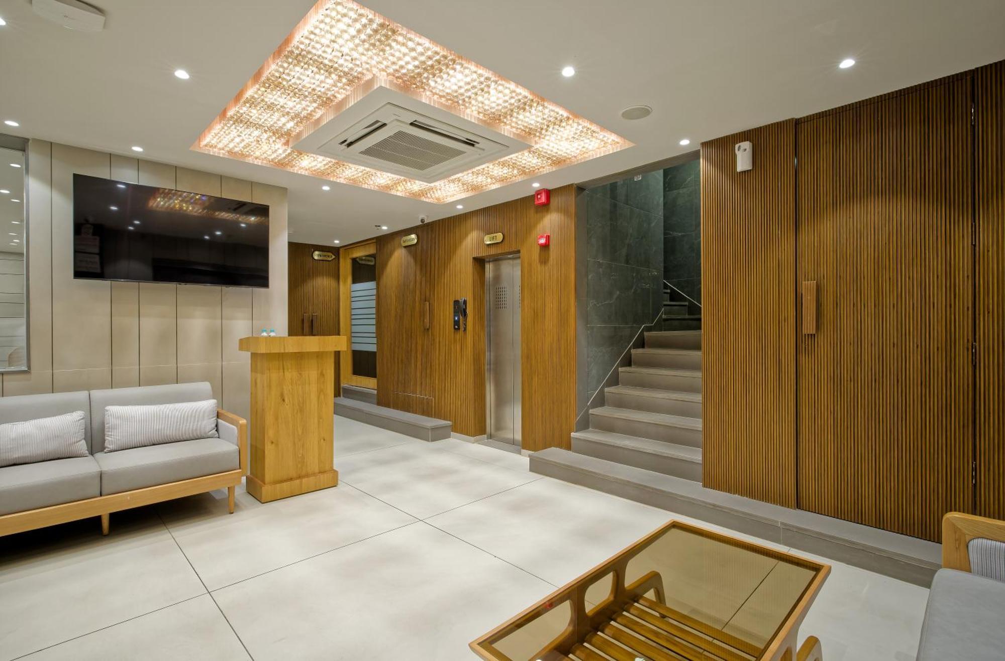 Hotel Lake Point Amhedabad Dış mekan fotoğraf