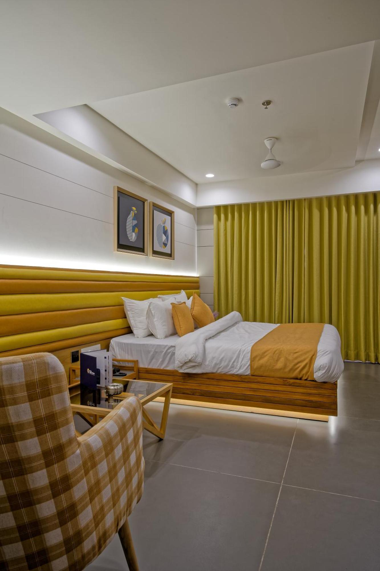 Hotel Lake Point Amhedabad Dış mekan fotoğraf
