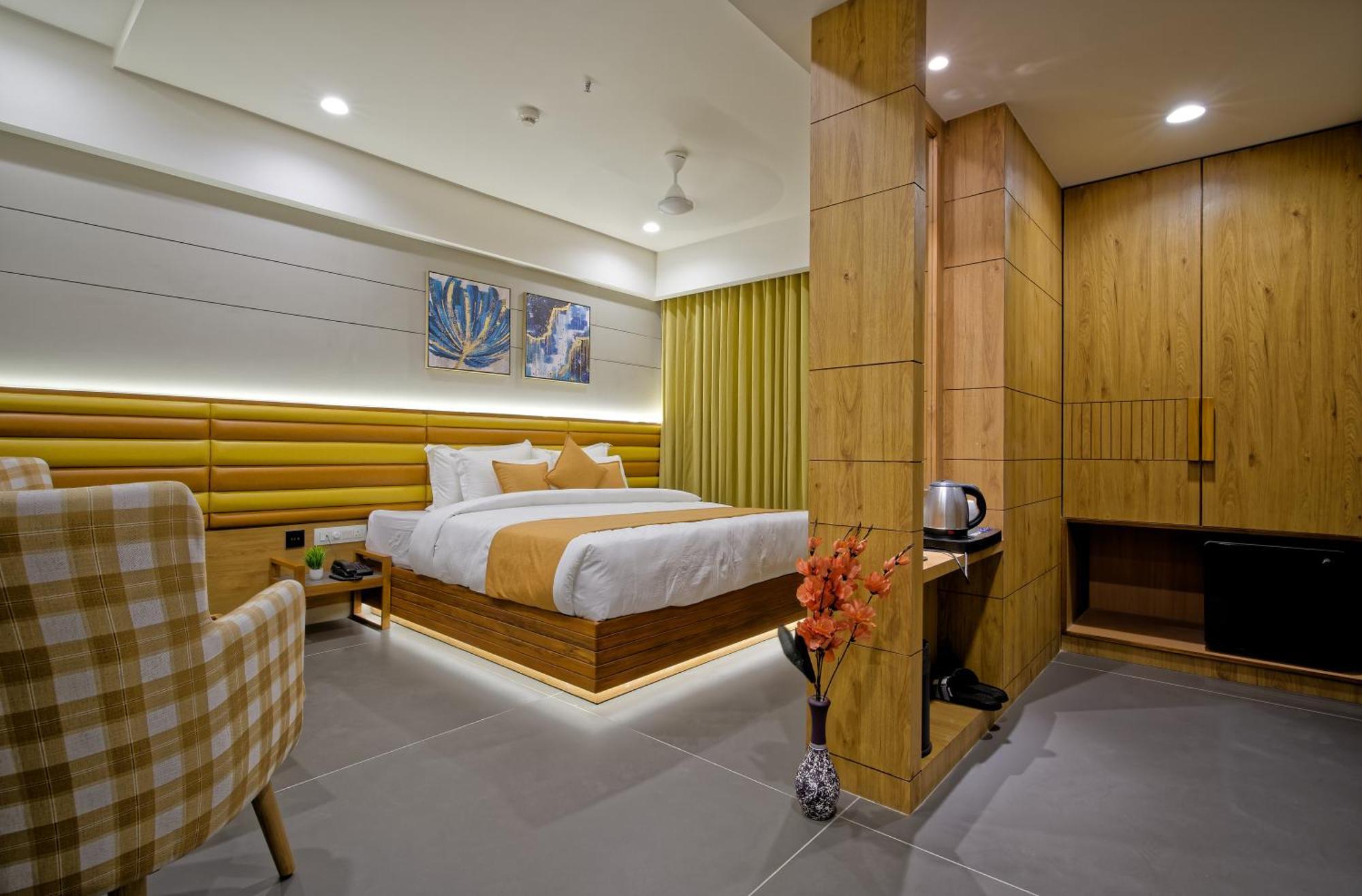 Hotel Lake Point Amhedabad Dış mekan fotoğraf