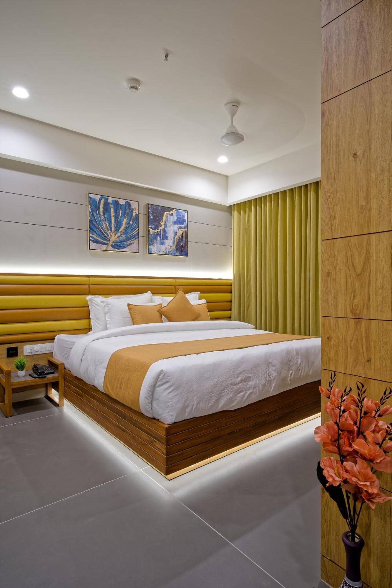 Hotel Lake Point Amhedabad Dış mekan fotoğraf