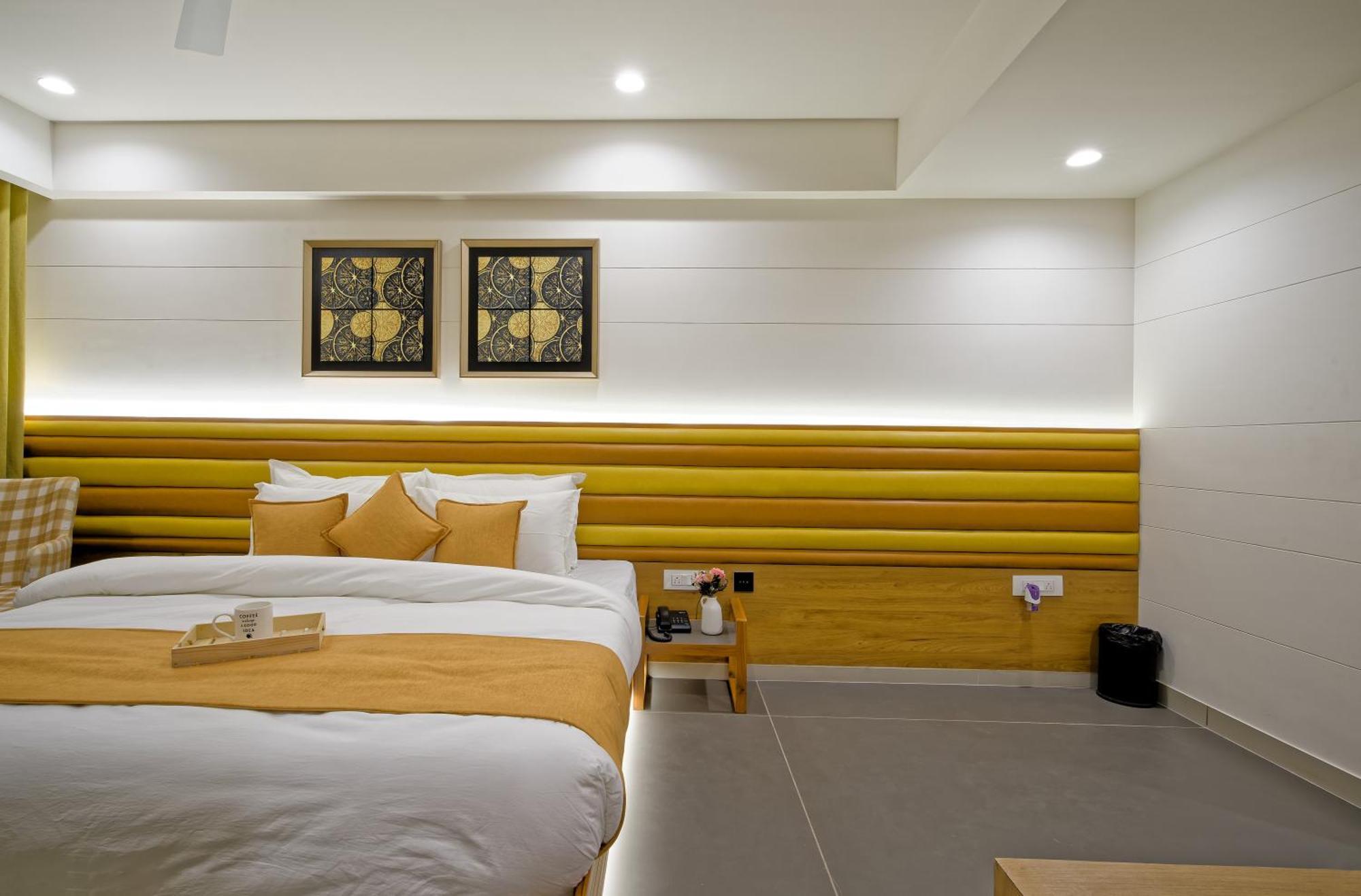 Hotel Lake Point Amhedabad Dış mekan fotoğraf