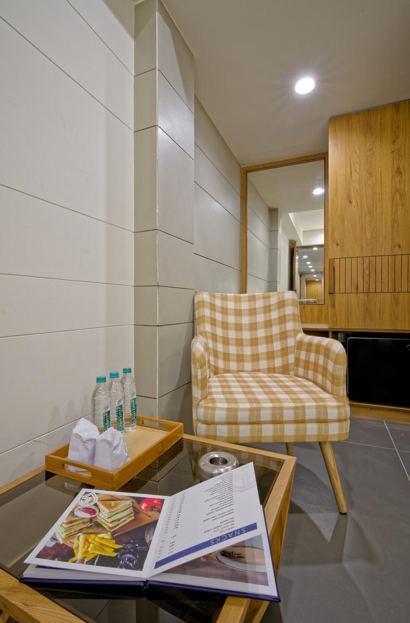 Hotel Lake Point Amhedabad Dış mekan fotoğraf