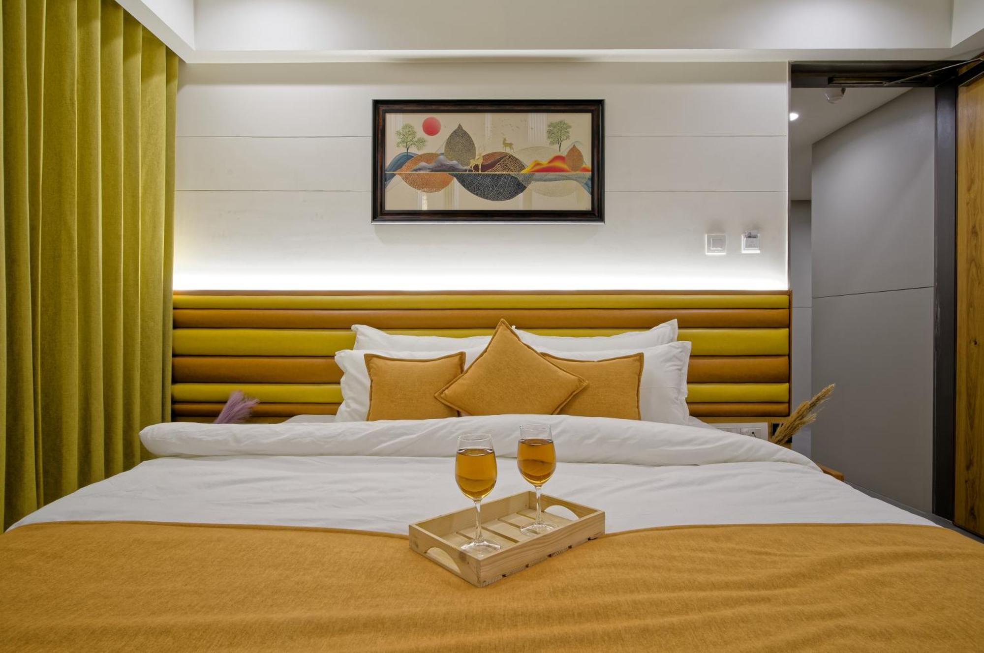 Hotel Lake Point Amhedabad Dış mekan fotoğraf