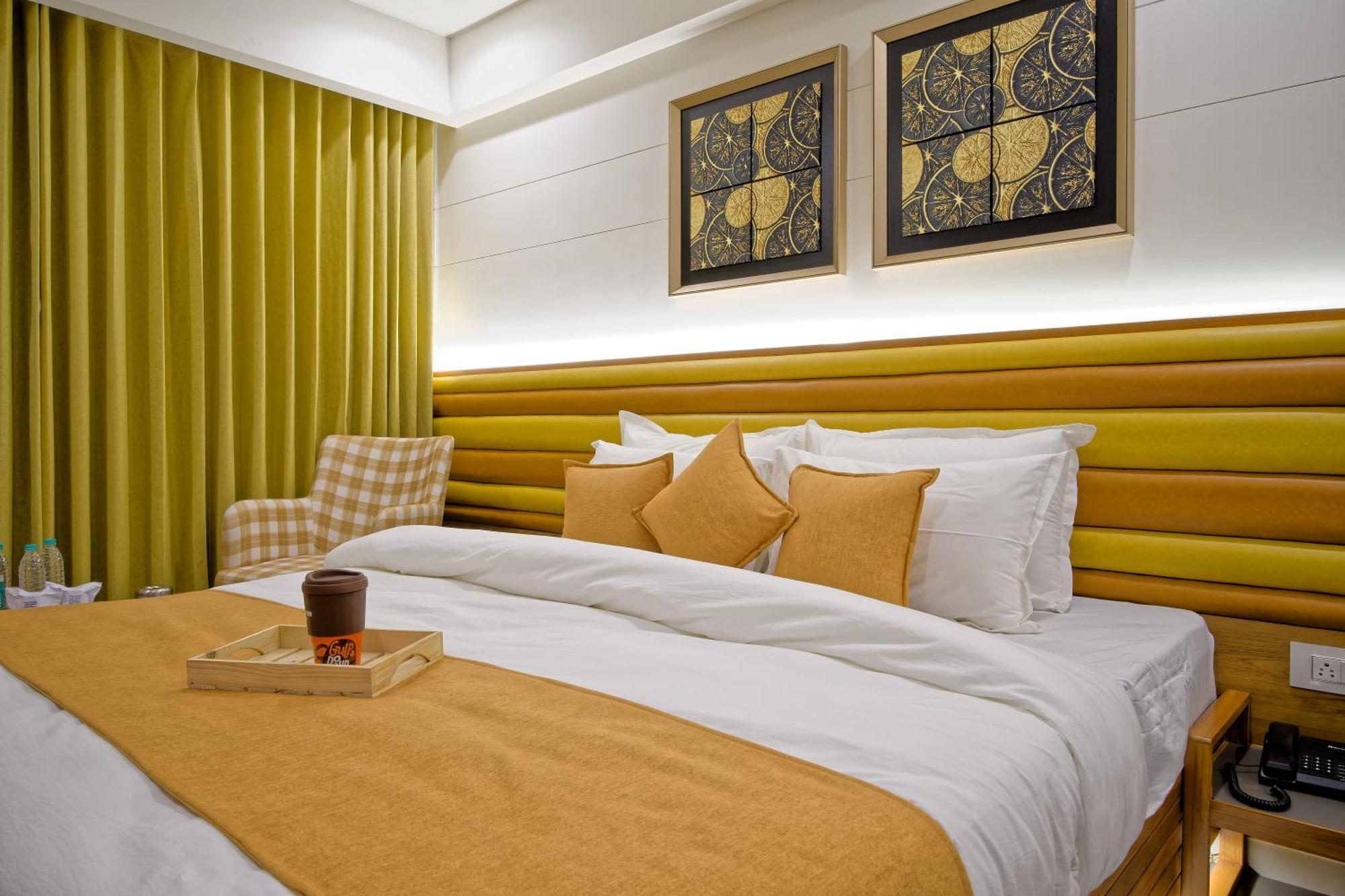 Hotel Lake Point Amhedabad Dış mekan fotoğraf