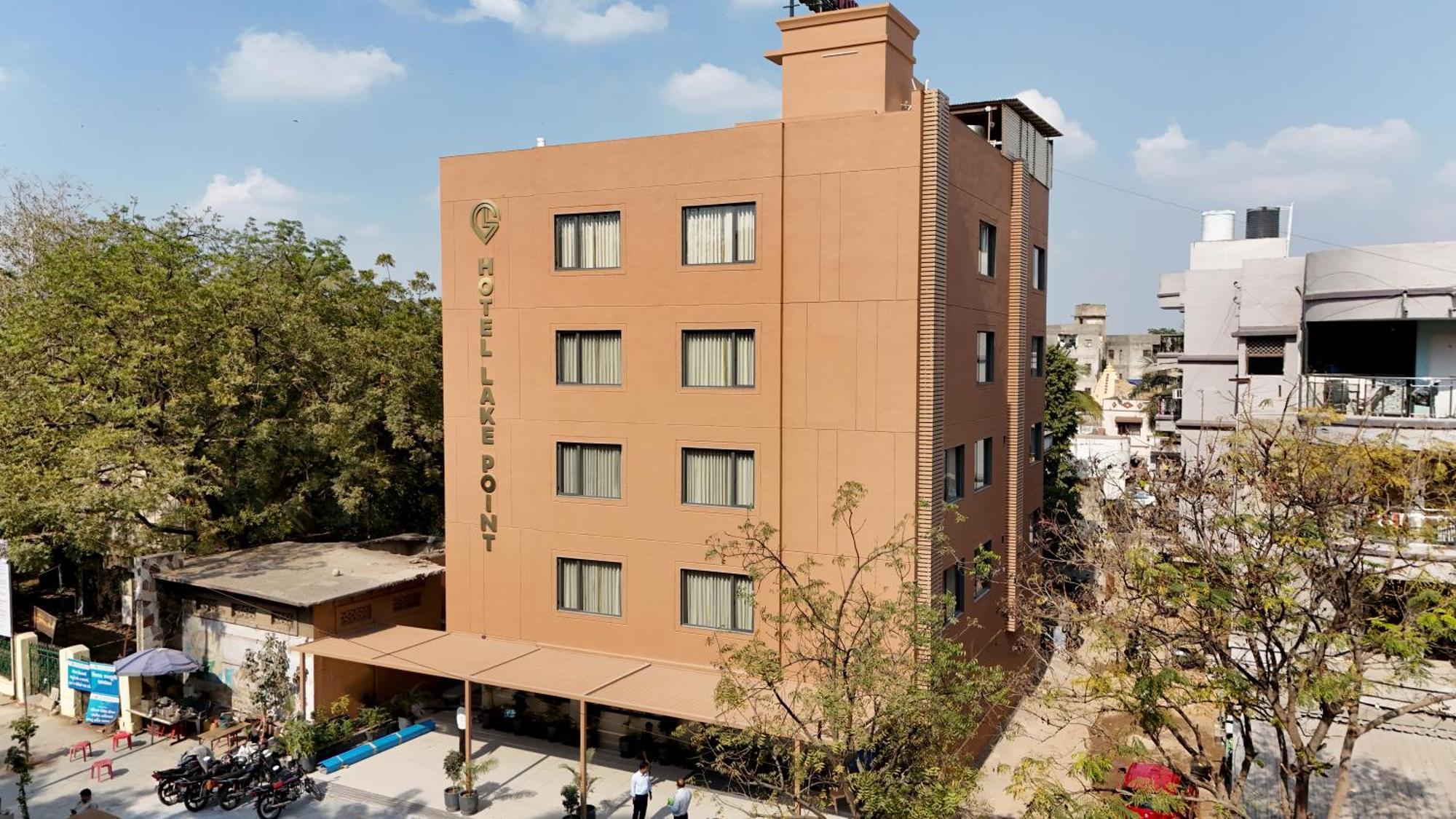 Hotel Lake Point Amhedabad Dış mekan fotoğraf