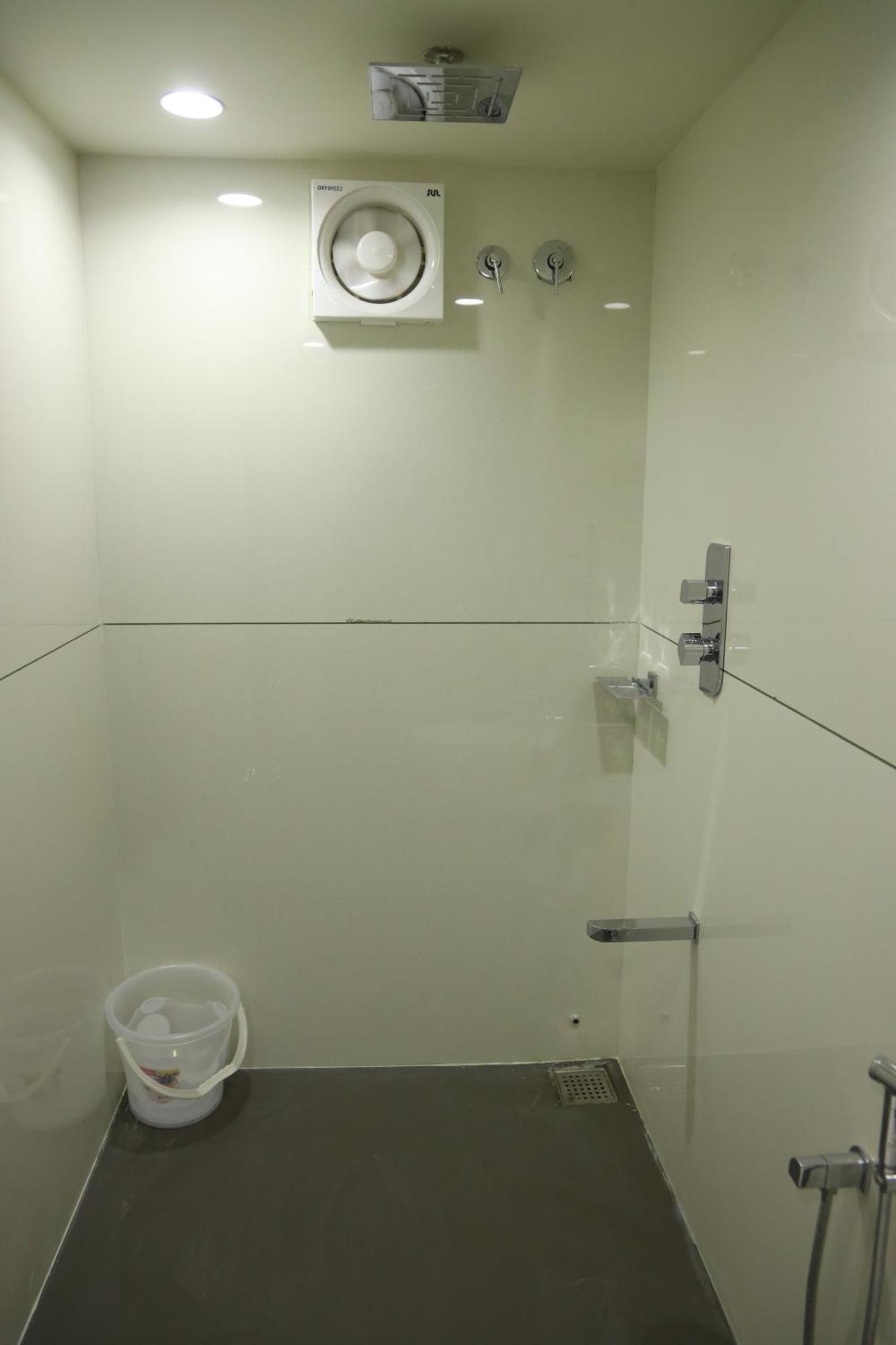 Hotel Lake Point Amhedabad Dış mekan fotoğraf